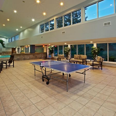 Holiday Inn Express Hotel & Suites Bedford By Ihg Exterior photo