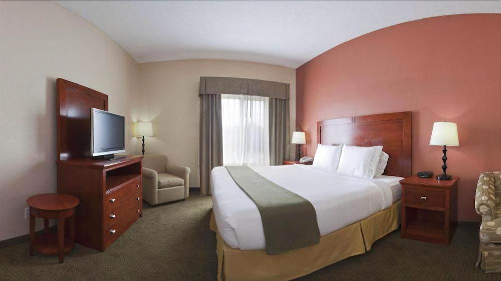 Holiday Inn Express Hotel & Suites Bedford By Ihg Exterior photo