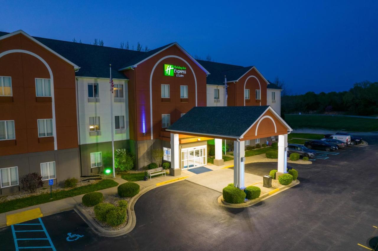 Holiday Inn Express Hotel & Suites Bedford By Ihg Exterior photo