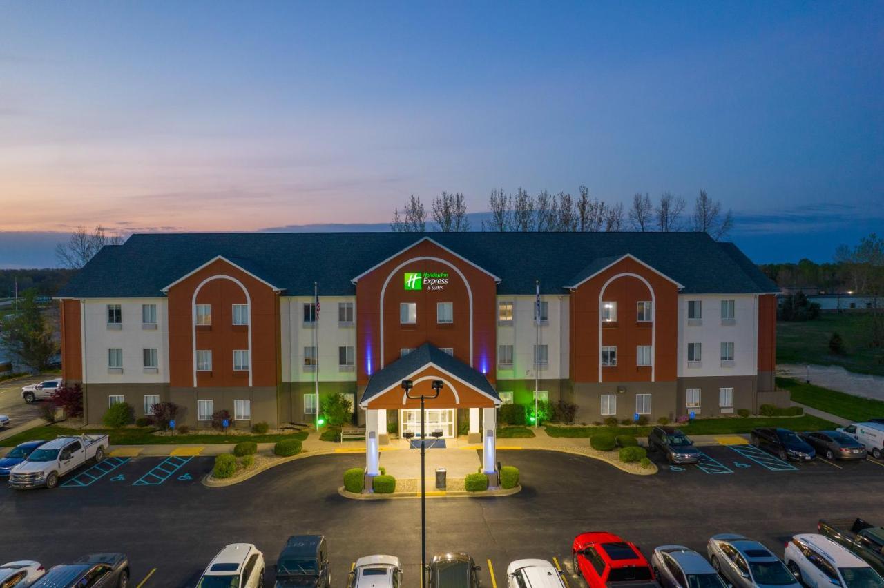 Holiday Inn Express Hotel & Suites Bedford By Ihg Exterior photo