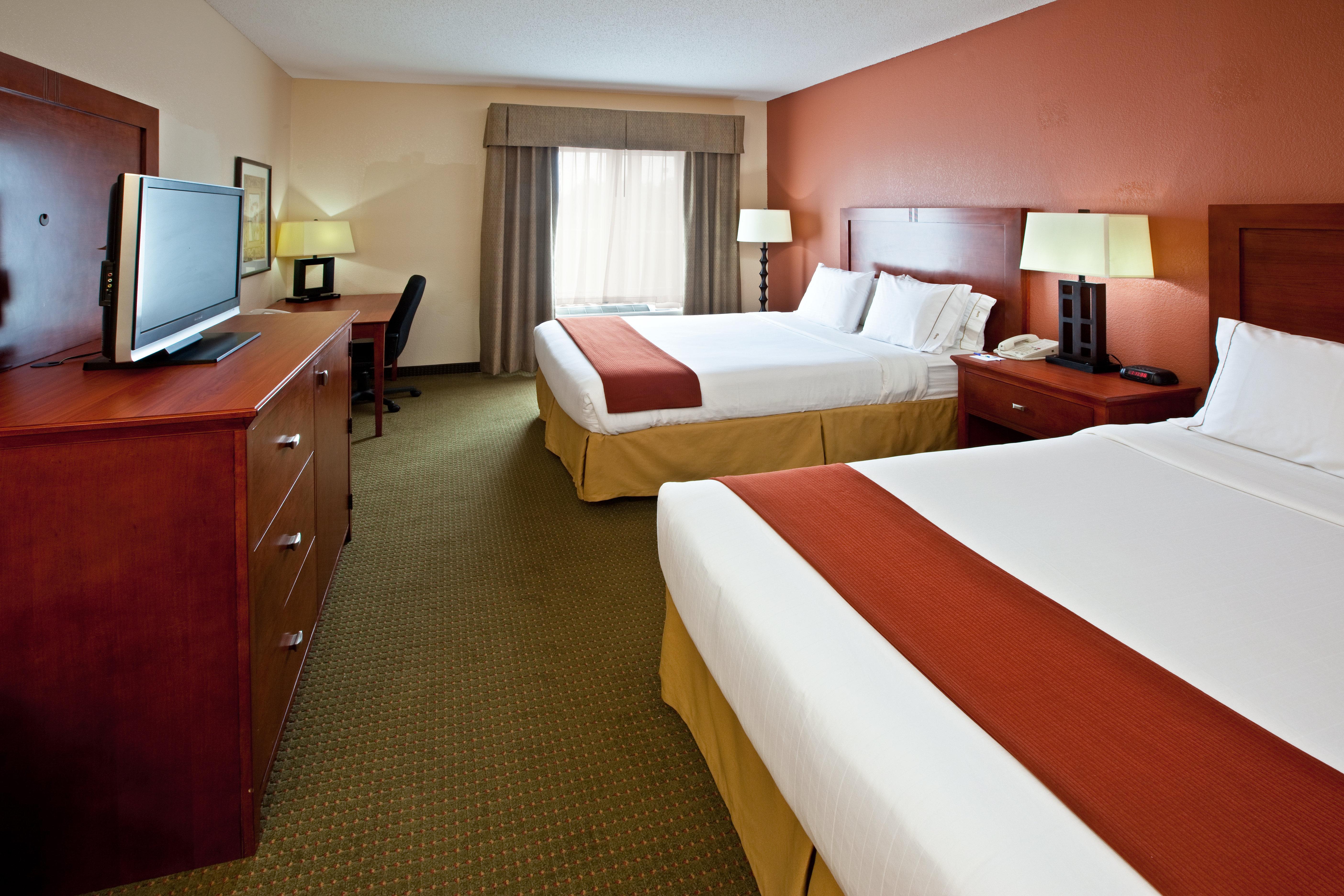 Holiday Inn Express Hotel & Suites Bedford By Ihg Exterior photo