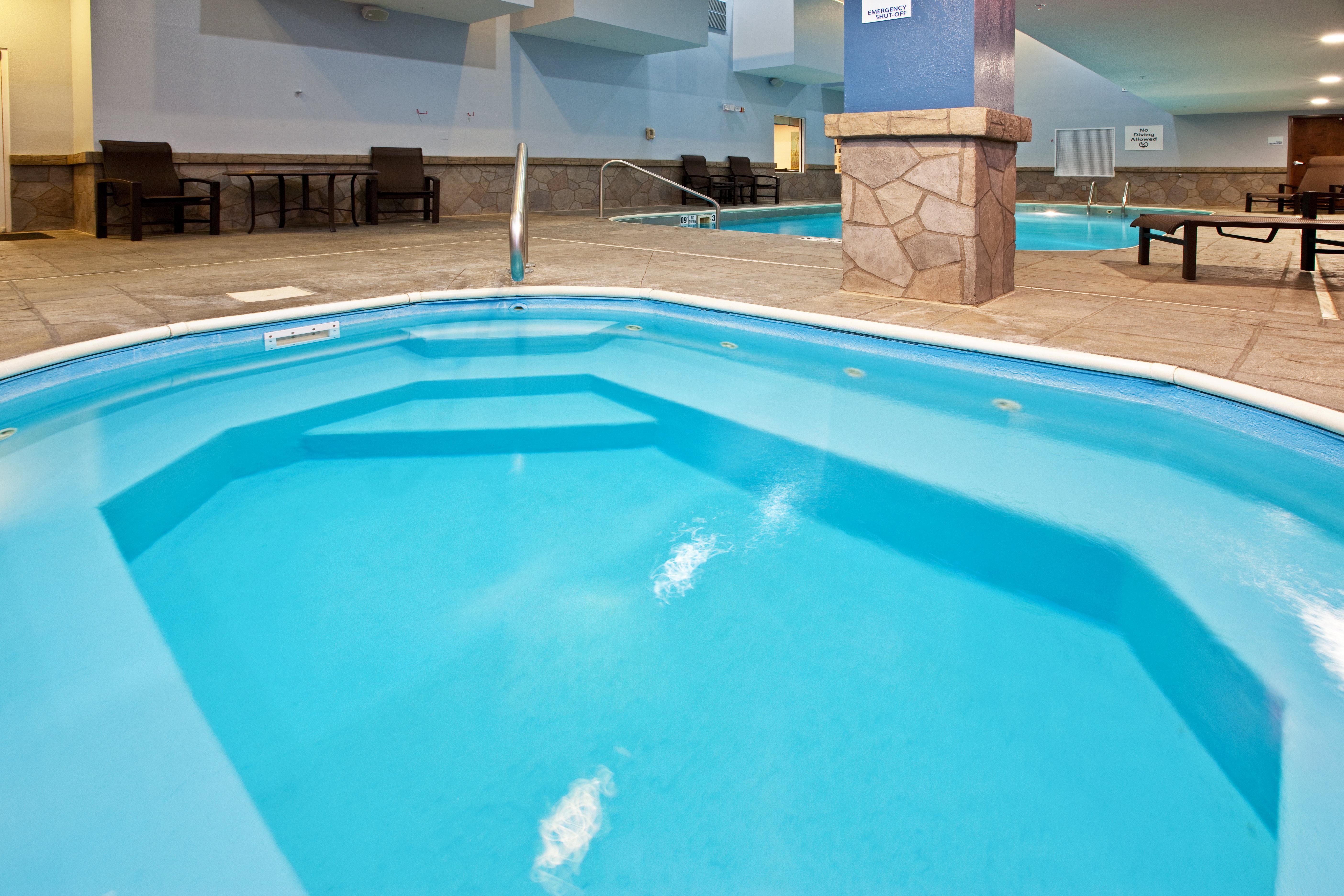 Holiday Inn Express Hotel & Suites Bedford By Ihg Exterior photo